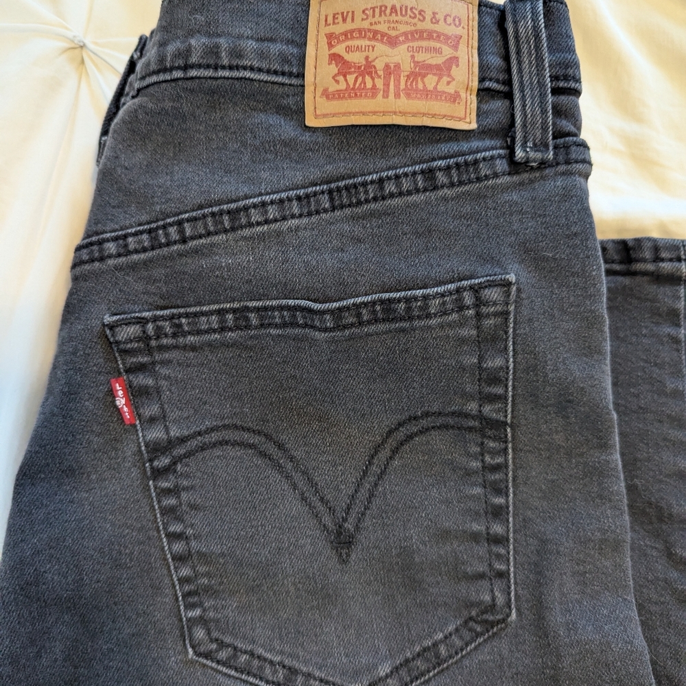 Levi's Women's Washed Black Straight Leg Jeans 32